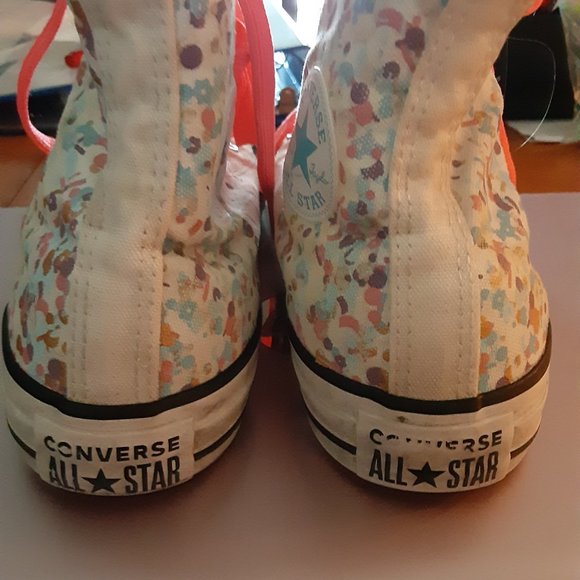 Converse sneakers-womens size 6 - Picture 3 of 6
